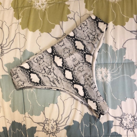 Snakeskin Bikini Bottoms🐍 - Picture 1 of 5